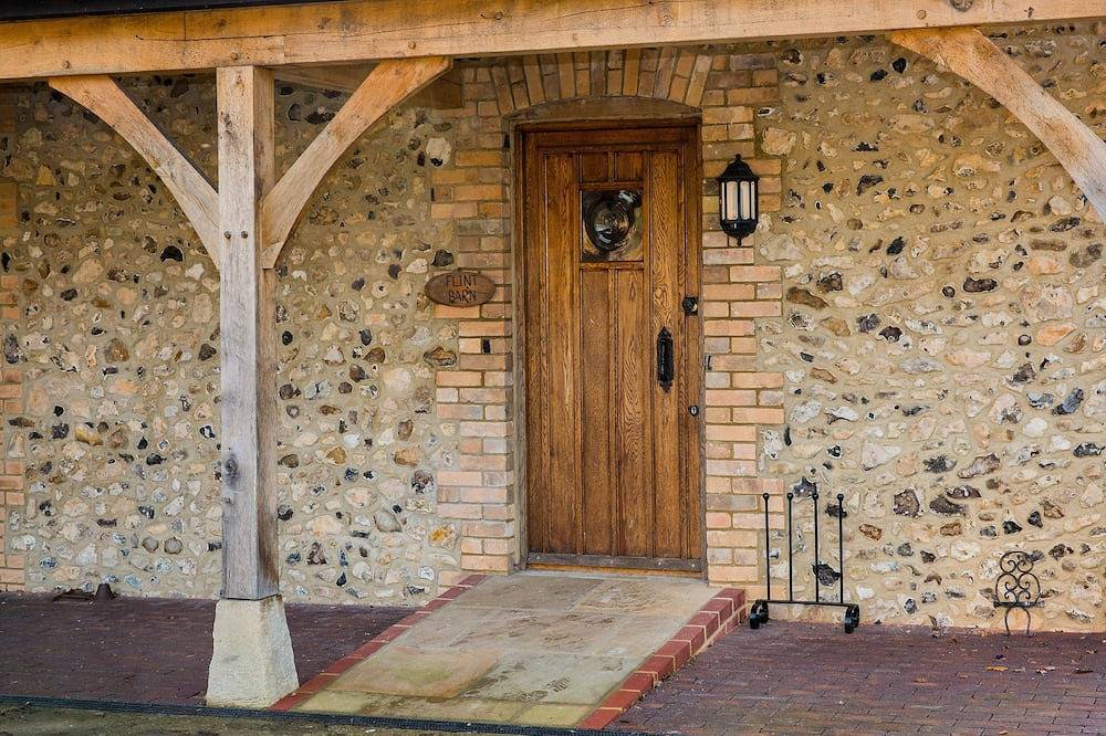 Schöne Scheune mit hervorragenden Aussichten und hochwertigen Einrichtungen in Surrey