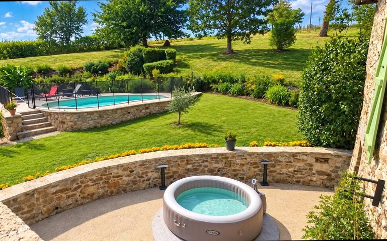 Spacious villa with pool in Bas-Ségala in La Bastide-l'Évêque, Le Bas Ségala