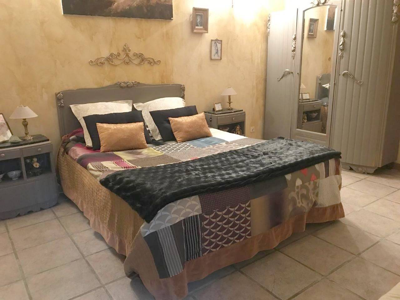 Double Room in Villeneuve-de-Berg, Ardèche