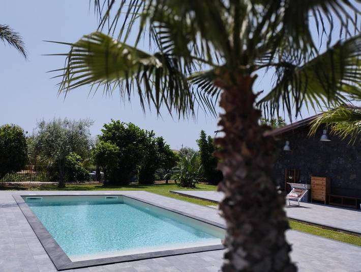 Casa vacanza per 3 persone, con piscina e giardino nonché panorama a San Giovanni La Punta