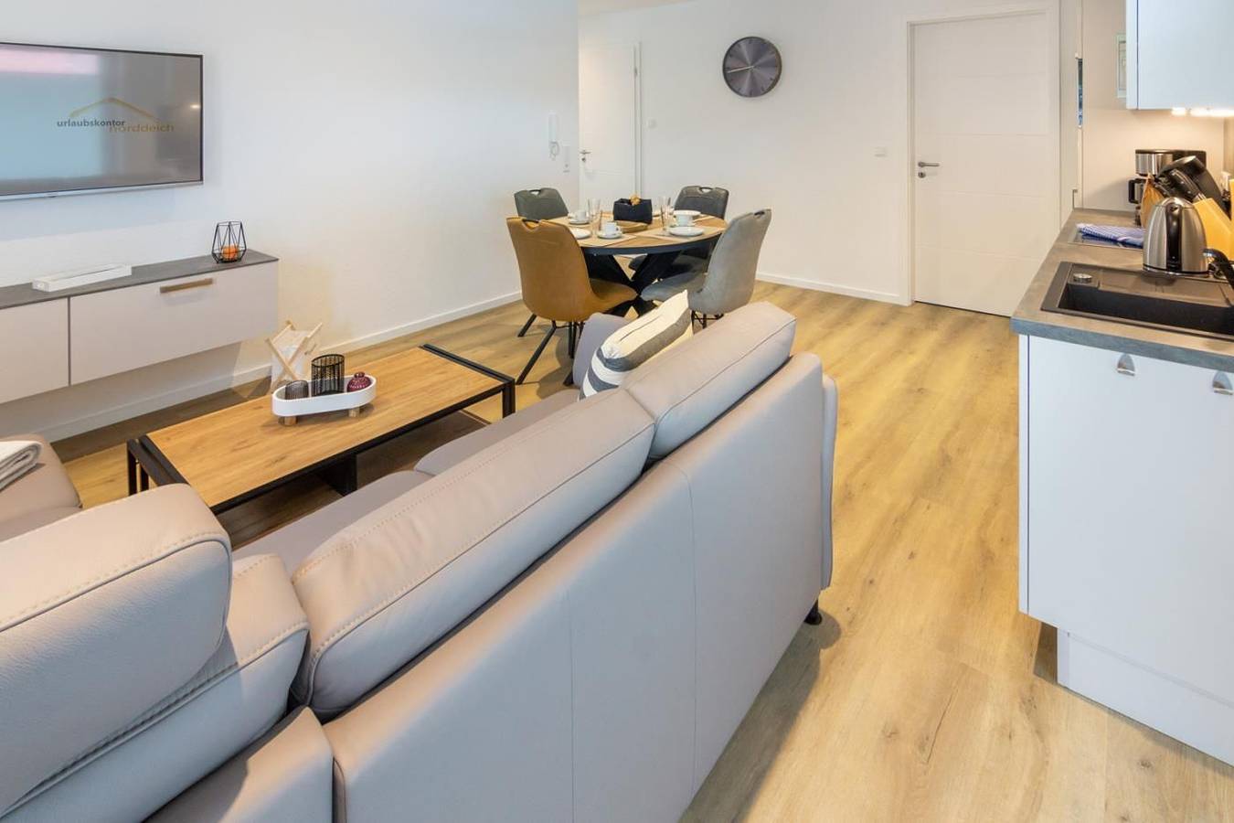 Geheel appartement, Vakantieappartement voor 4 personen met tuin in Norddeich, Norden en omgeving