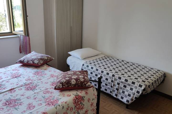 Rooms with private bathrooms, 5 minutes from downtown Foligno in Foligno, Province de Pérouse