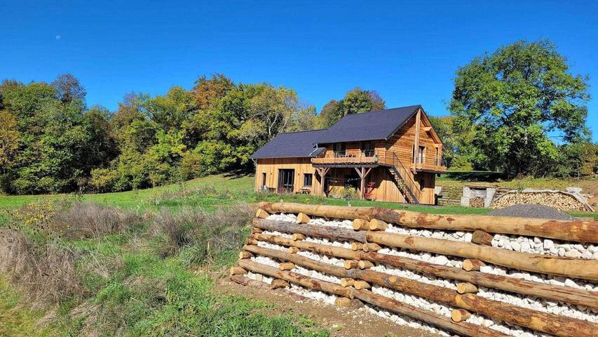Gîte pour 4 personnes, avec jardin à Le Châtelard