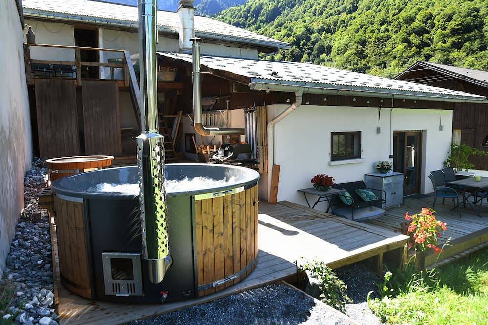 Luxury Ski/summer Chalet, sleeps 14. Ski 100 meters. ⛷️ “Grand Massif” ski range in Sixt-Fer-à-Cheval, Bonneville region