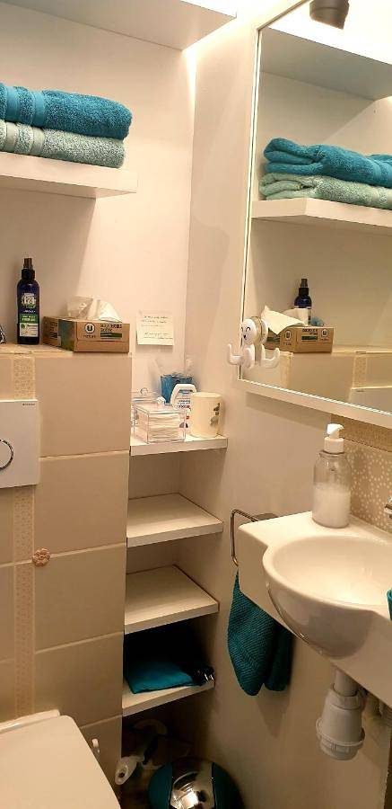 Twin Room with Private Bathroom in Brochon, Région de Dijon