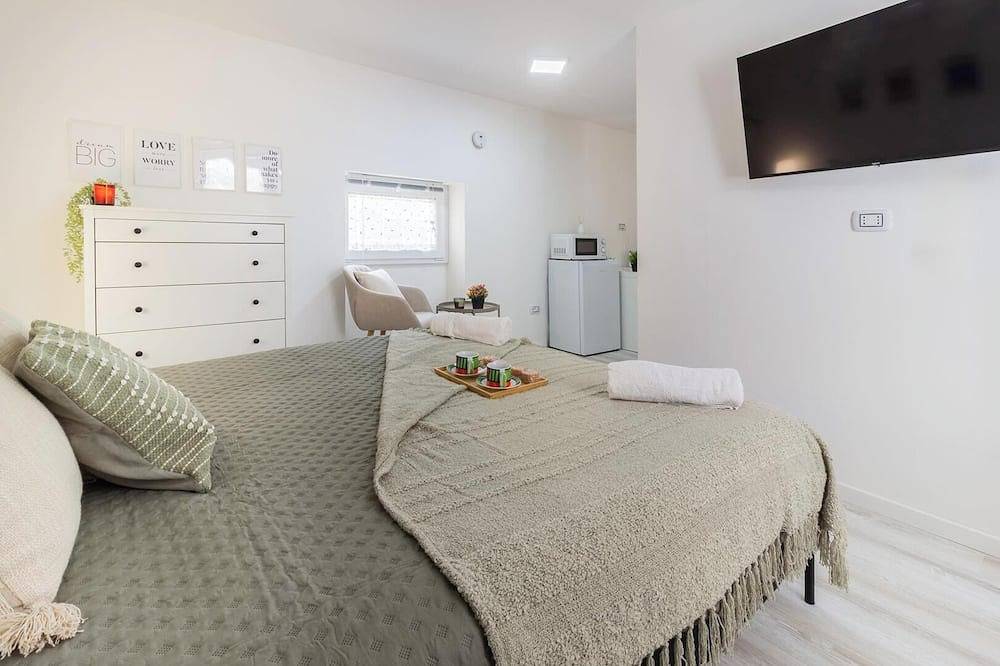 Rifugio del lago - room with private entrance and bathroom in Stresa in Stresa, Comune di Stresa