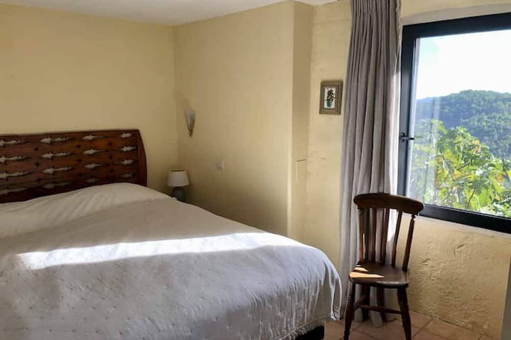 Entire apartment, Authentic stay in the Ardeche with breathtaking views in Vals-les-Bains, Parc naturel régional des Monts d'Ardèche