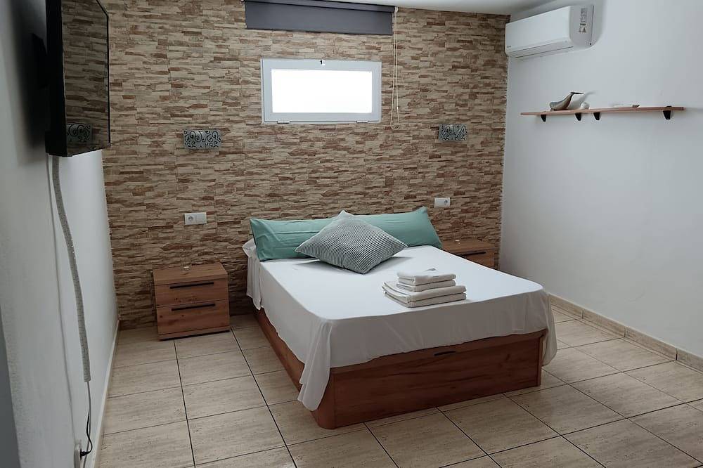 Casa con piscina, jardín, barbacoa, a/a, Wifi, parquing in Es Canar, Santa Eulària des Riu