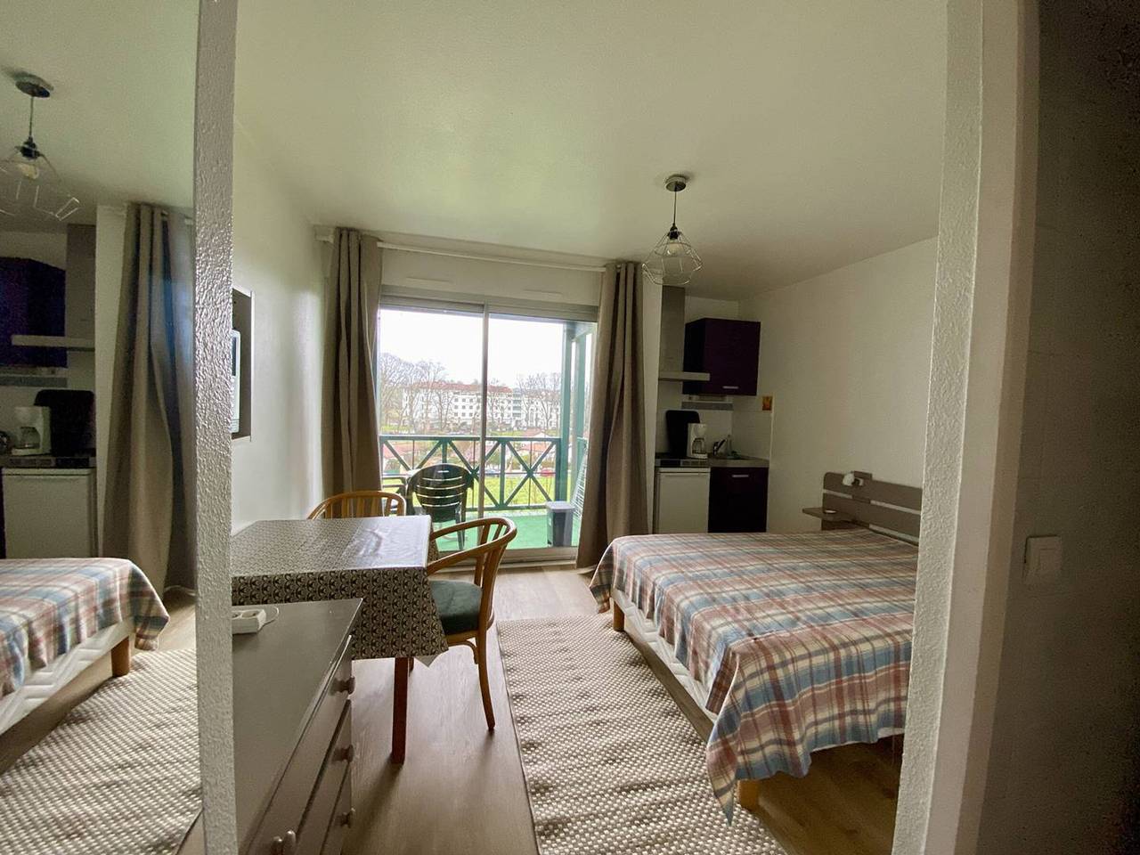 Entire studio, Cozy studio in Cambo, pets welcome, Wi-Fi, parking in Cambo-les-Bains, Bayonne region