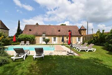 Location de vacances pour 8 personnes, avec terrasse ainsi que jacuzzi et jardin à Saint-Laurent-la-Vallée