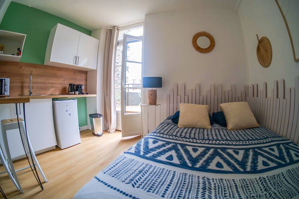 Ganze Wohnung, Lovely Studio with Terrace - City Center - Sleeps 2 in Angers, Loire-Tal