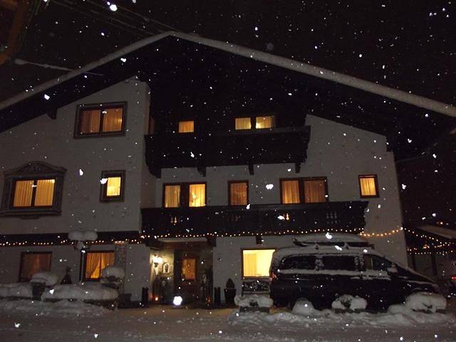 Ganze Ferienwohnung, Doppelzimmer mit Dusche, Wc in Tuxer Alpen, Ried im Zillertal