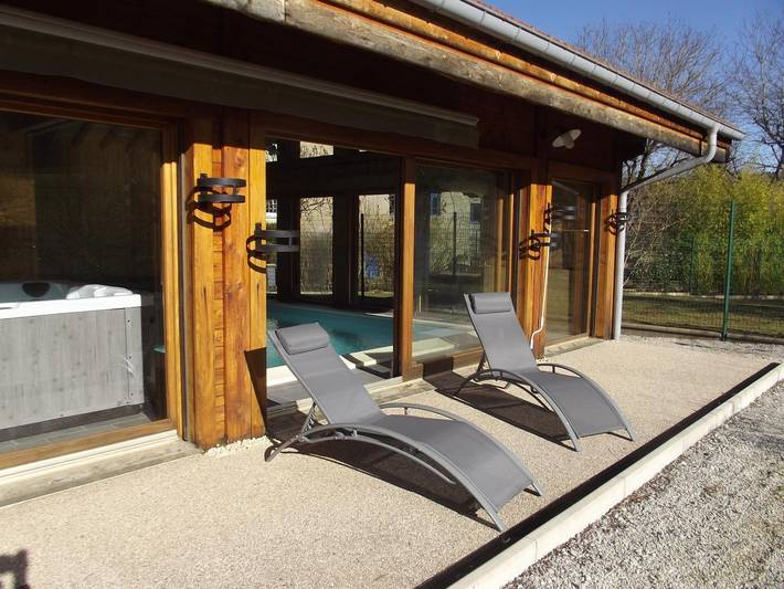 Gîte pour 6 personnes, avec Jacuzzi et Terrasse ainsi que Jardin et Piscine