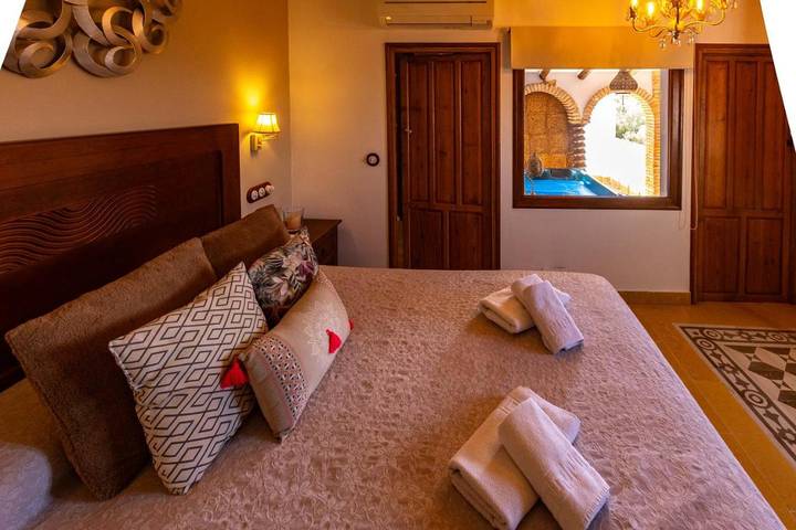 Casa rural para 4 personas, con jacuzzi y piscina para niños además de piscina y jardín, Familias con niños en Parque Natural Sierras Subbéticas - 2