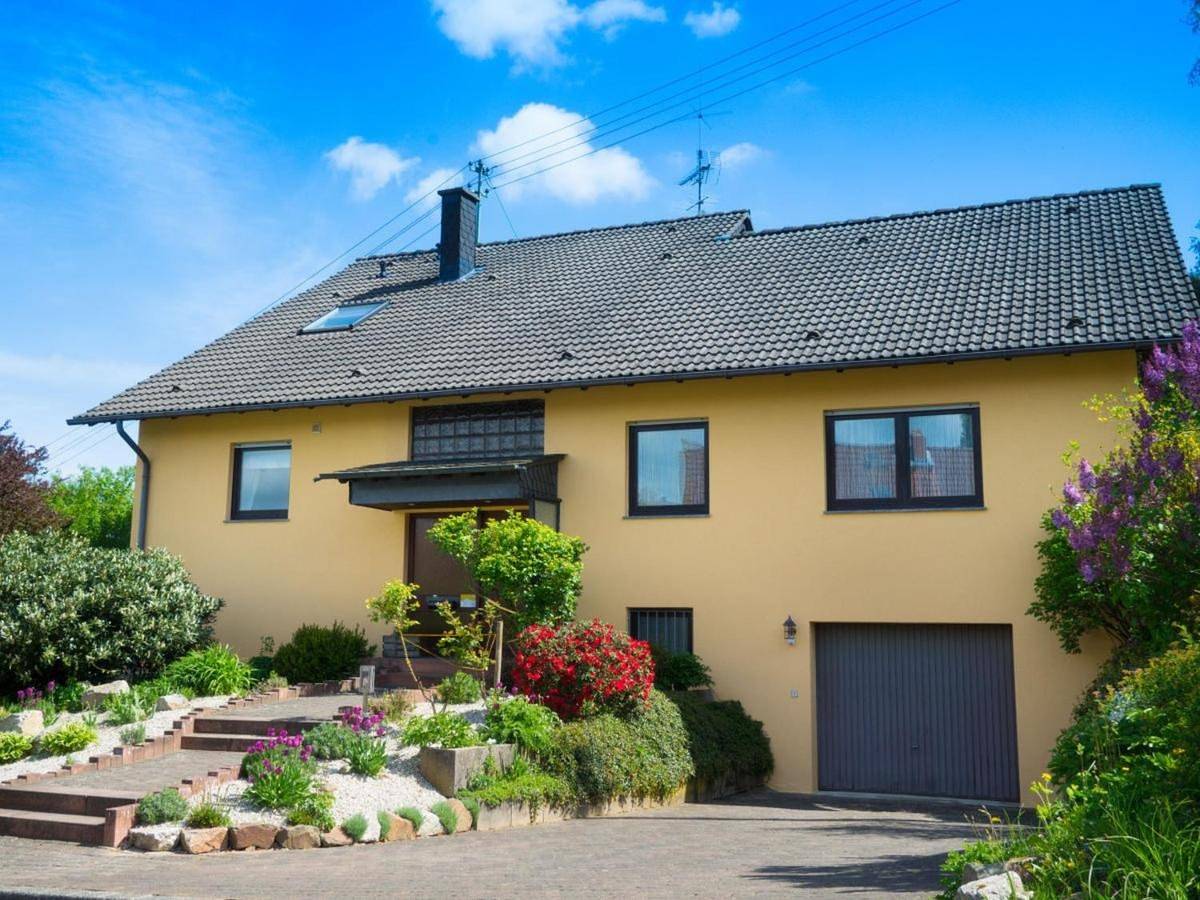 Ganze Wohnung, Apartment with Balcony in Schmißberg, Saar-Nahe-Bergland