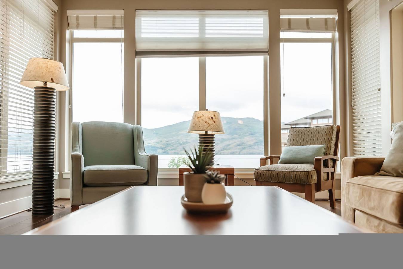Ganze Wohnung, Sunny Skies & Lakeside Views at The Cove Resort in West Kelowna, Crystal Mountain