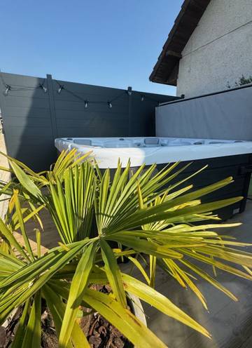 Gîte pour 8 personnes, avec jacuzzi ainsi que jardin et terrasse à Ponthoile
