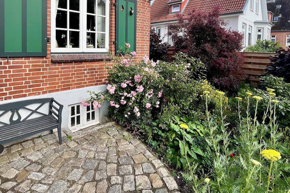 Ganze Wohnung, Kleine Landhaus-Perle am Schlosspark und See, in traumhafter Natur! in Eutin, Ostholstein