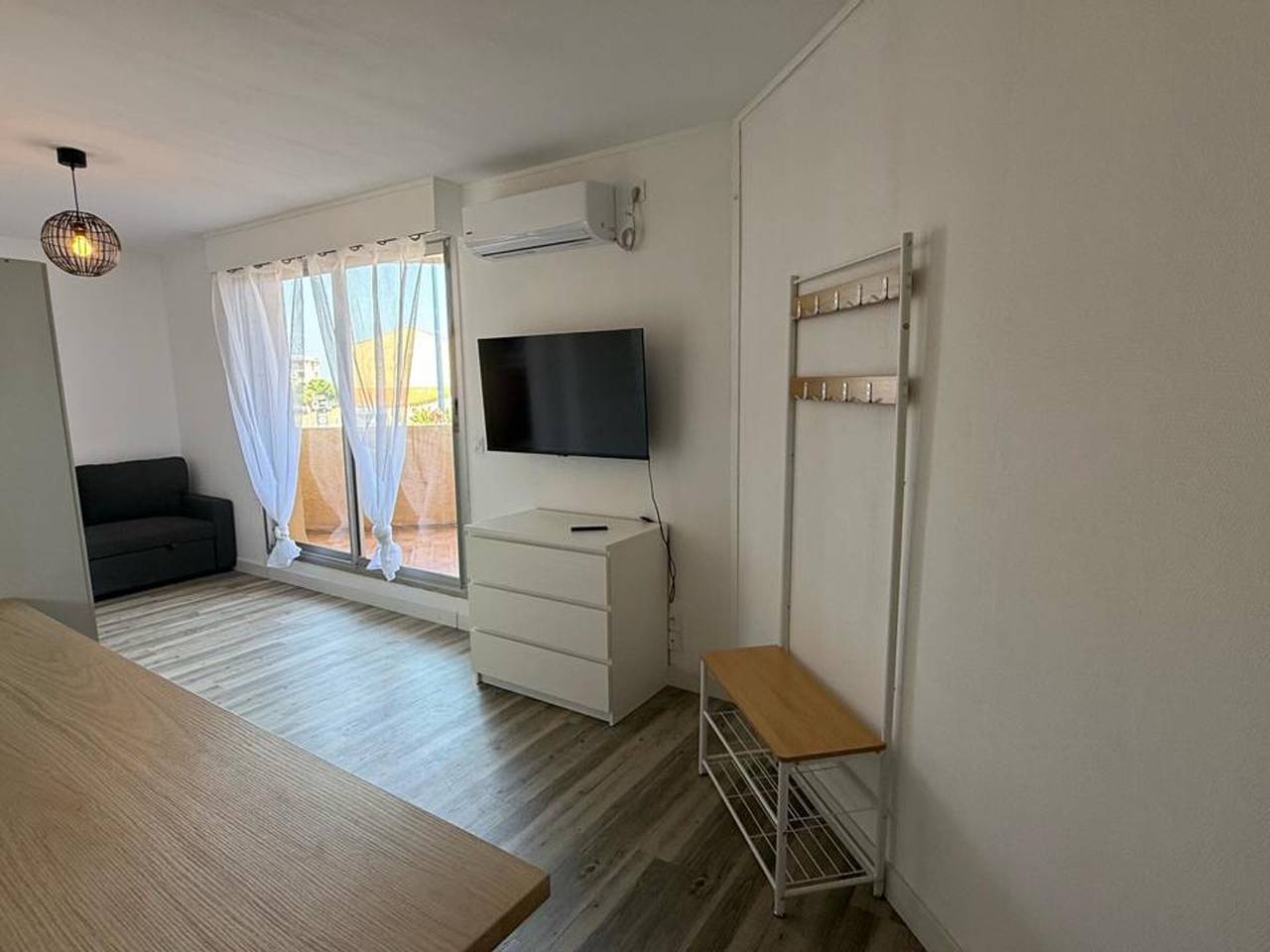 Apartamento entero, Apartamento junto al mar con terraza y balcón - 2,5 km de la playa in Saint Pierre la Mer, Fleury