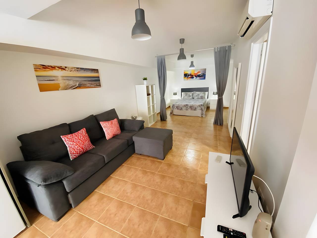 Estudio entero, Estudio vacacional 'Vv Ancla' con vistas a la montaña, Wi-Fi y aire acondicionado in Puerto de Mogan, Mogán