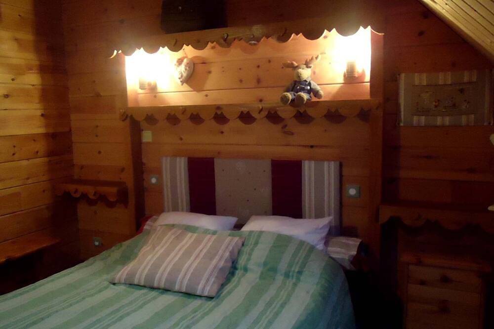Chalet on the edge of a forest - Garden & terraces - Near Super-Besse in Picherande, Volcans d'Auvergne Regional Nature Park