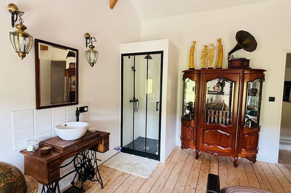 Le Hameau Fleuri in Sainte-Famille-en-Auge, Lisieux region