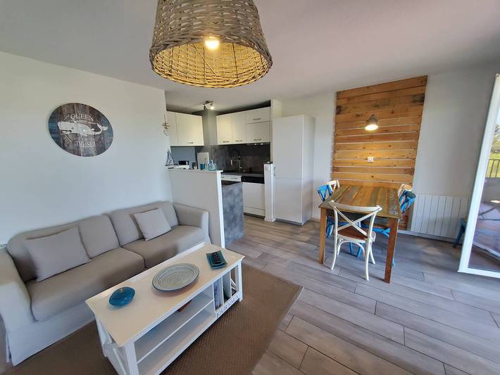 Apartamento vacacional entero, Amplio apartamento, 3 habitaciones, muy buena ropa de cama, residencia con piscina en Pin Rolland in Saint-Mandrier-sur-Mer, Costa mediterránea (Francia)