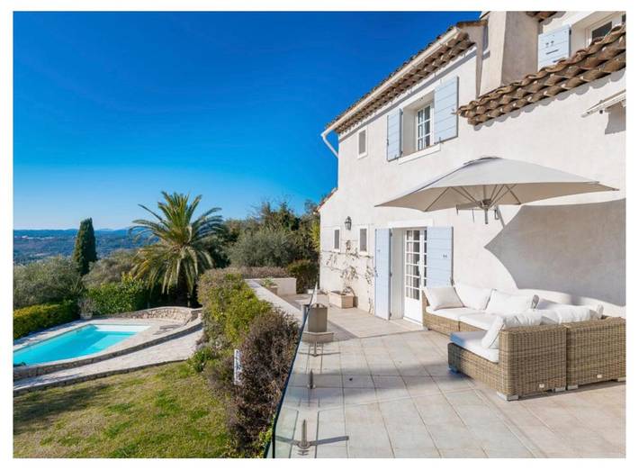 Chalet para 13 personas, con vistas además de jardín y piscina - 1
