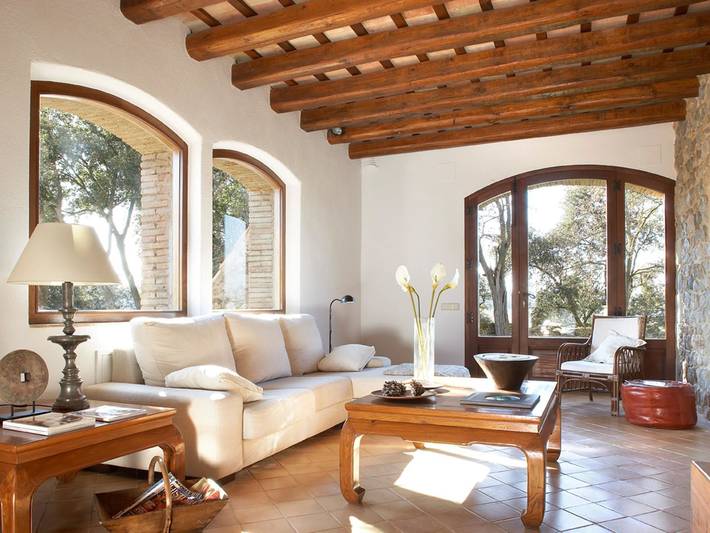 Location de vacances pour 14 personnes, avec terrasse ainsi que jardin et piscine à Navata - 2