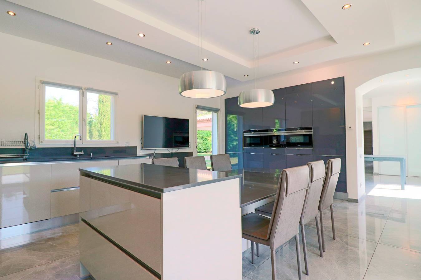 Villa Moderne au Calme à 10' du Centre-Ville in Antibes, Mediterranean Coast (France)