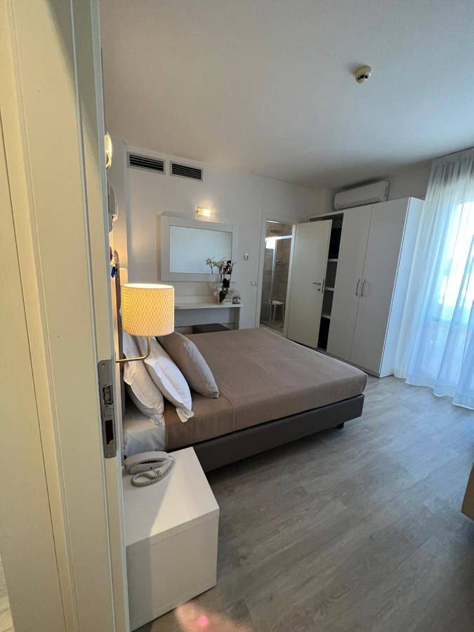 Hôtel pour 3 personnes, avec piscine et jardin à Riccione - 3