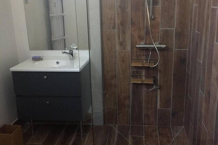 Gîte pour 2 personnes, avec jardin ainsi que piscine et terrasse à Roquevaire - 4