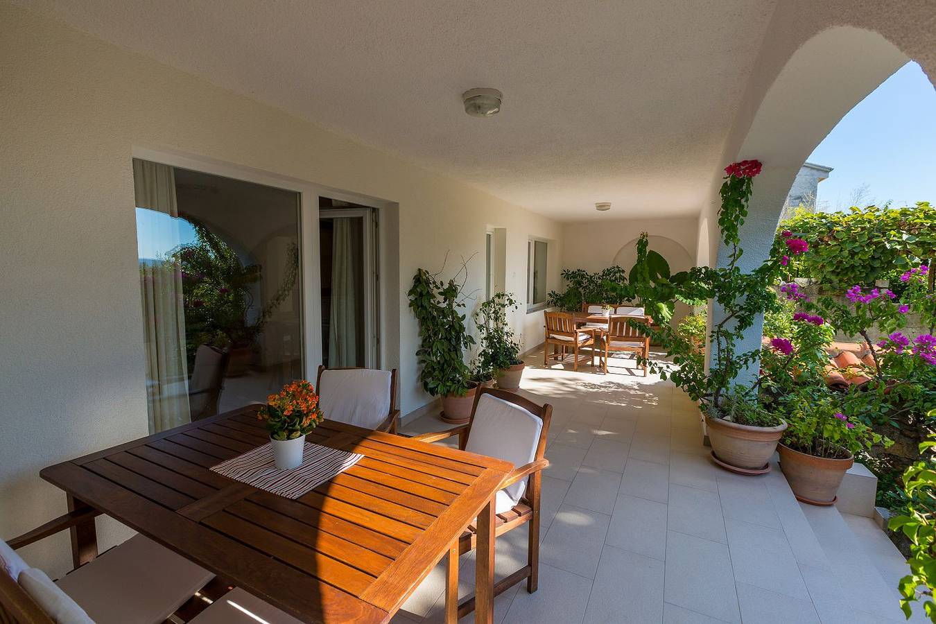 Ganze Wohnung, Traumhaftes Apartment mit eigenem Weinkeller, Hydromassagedusche, Meerblick - nur 480 Meter zum Strand in Crikvenica, Primorje-Gorski Kotar