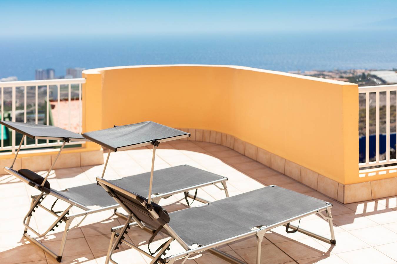 Dúplex a 10 min de la playa con vista mar y Wifi fibra gratis in Barrio Los Menores, Adeje