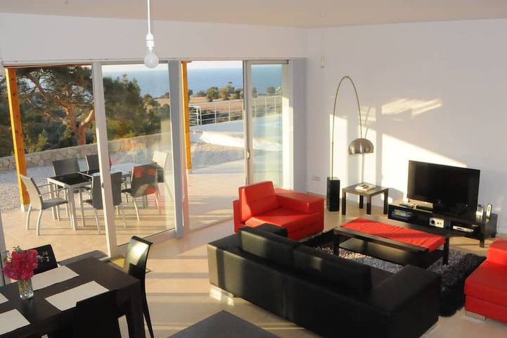 Designervilla in absoluter Ruhelage am Meer mit Pool, nahe Golfplatz. in Nordzypern