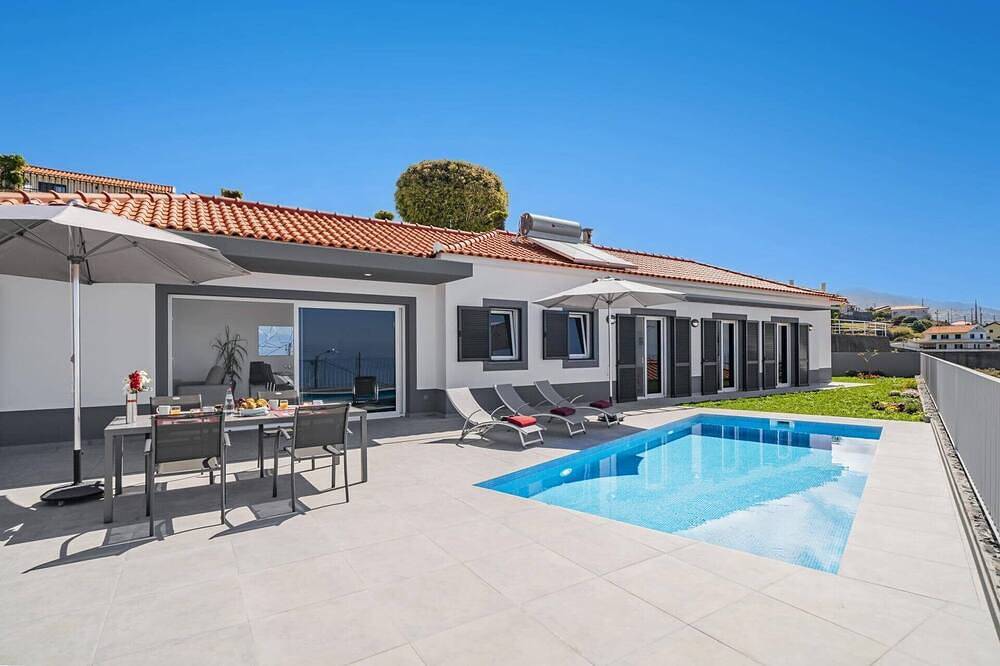 Villa Canavial by Villa Plus in Estreito da Calheta, Isla de Madeira