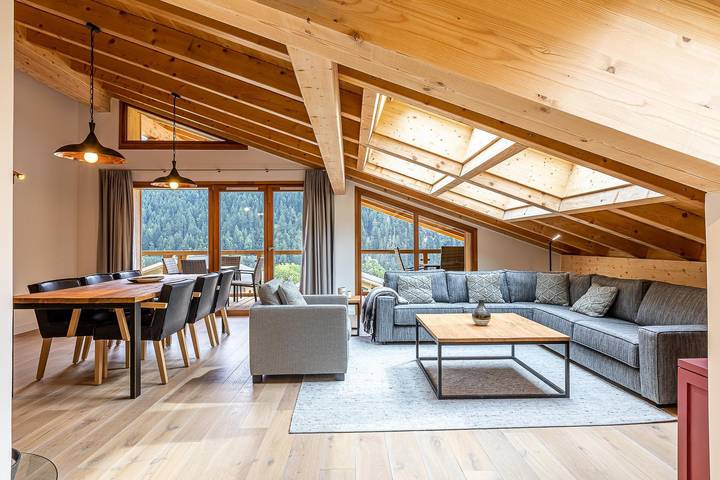 Location de vacances pour 6 personnes, avec Balcon et Jacuzzi ainsi que Piscine et Sauna à Abondance