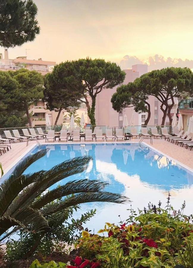 Hôtel pour 2 personnes, avec jardin ainsi que bassin pour enfant et piscine