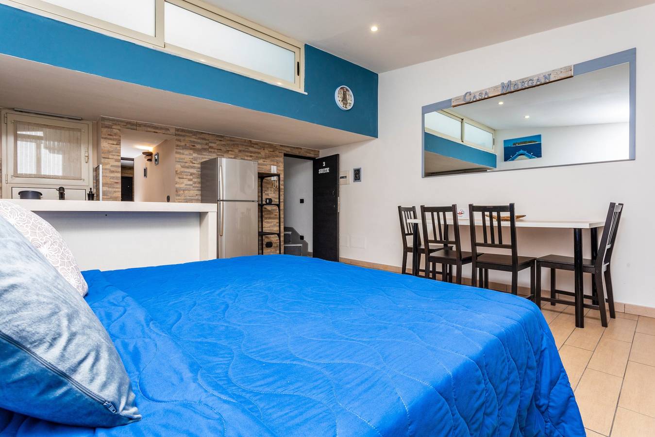 Appartement entier, Appartement 'Quadrupla' avec balcon, Wi-Fi et climatisation in Catane, Province de Catania