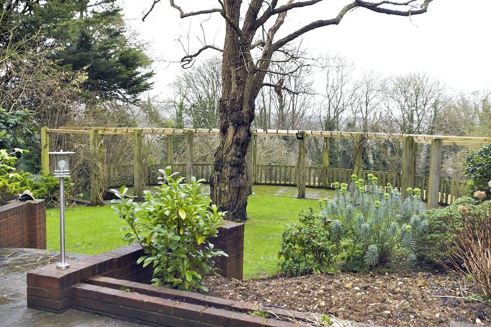 Geheel appartement, Tuin appartement met bubbelbad en sauna in Brighton, Sussex