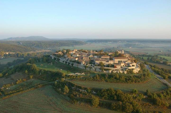 Location de vacances pour 4 personnes, avec Terrasse et Jardin ainsi que Piscine et Vue à Lussan - 2