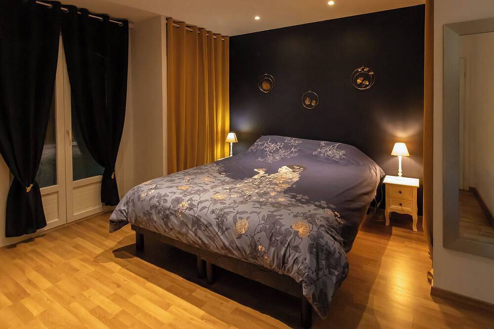 Villa la salamandre sleeps 10. Quiet, swimming pool, bowling green and private parking lot in La Verdière, Brignoles Region