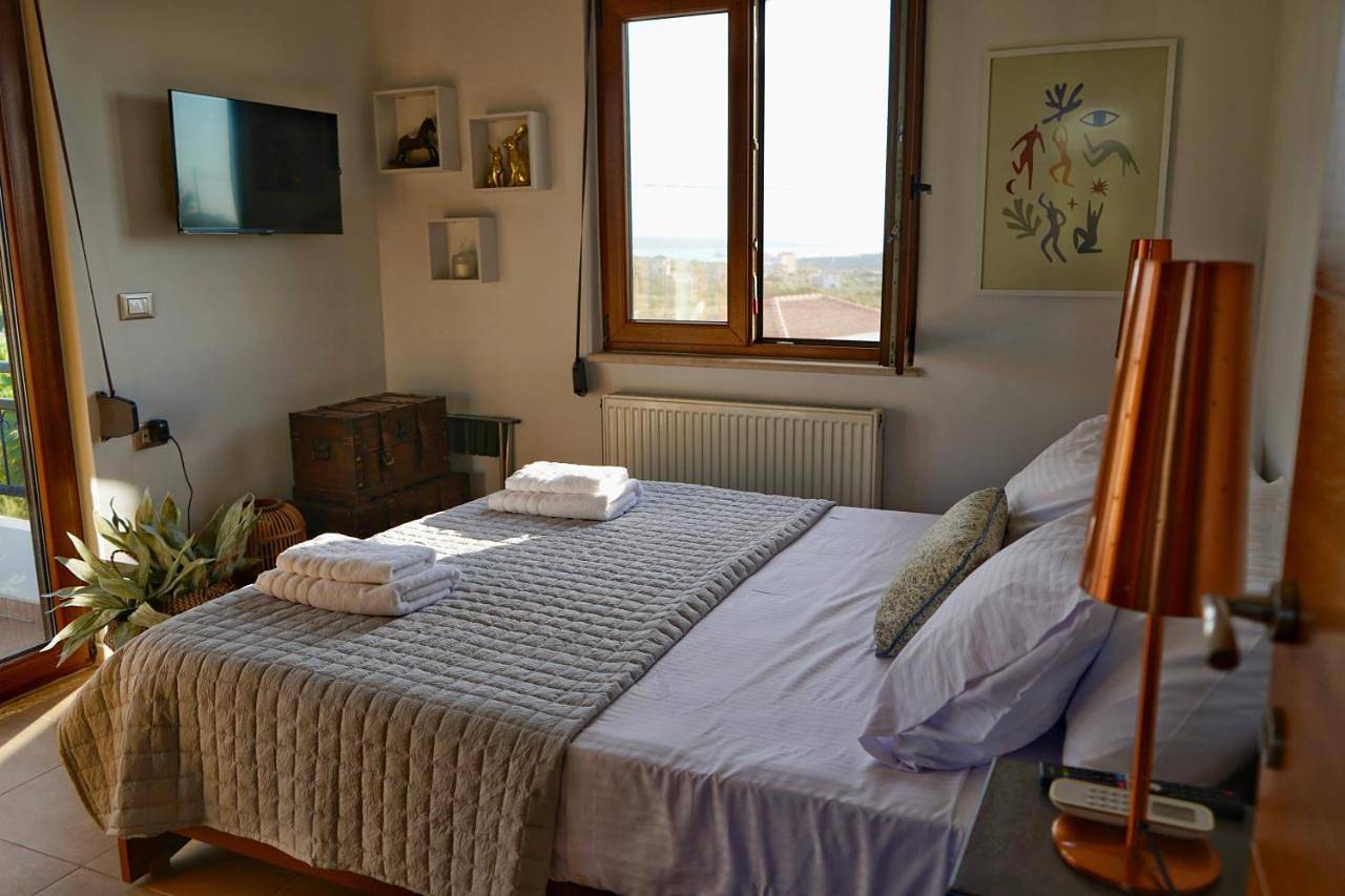 Yellow Octopus in Chorafakia, Akrotiri (Chania)