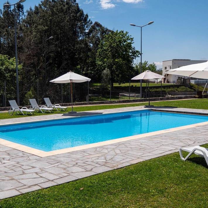 Maison d’hôte pour 4 personnes, avec Balcon et Terrasse ainsi que Jardin et Piscine dans Amares