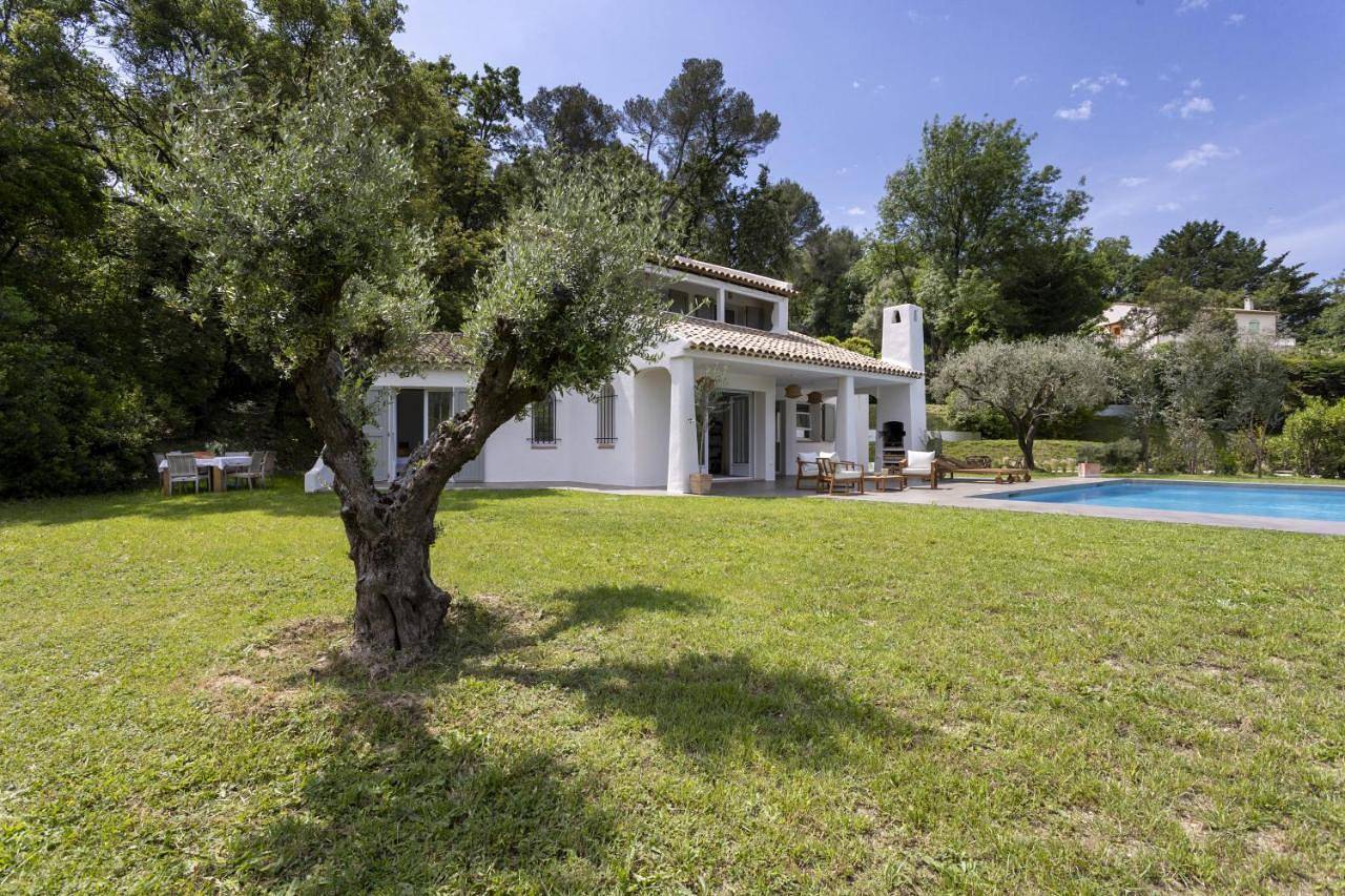 Double Room in Roquefort-les-Pins, Côte méditerranéenne (France)