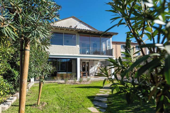 Maison de vacances pour 8 personnes, avec Jacuzzi ainsi que Terrasse et Jardin à Saint-Girons (Ariège)