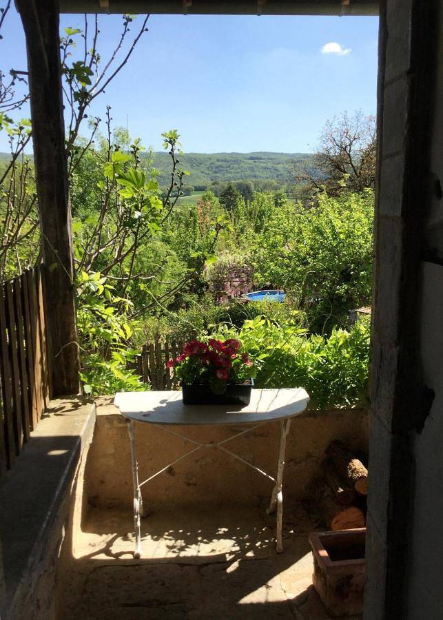 Location de vacances pour 2 personnes, avec piscine et vue ainsi que jardin et terrasse à Varen - 4
