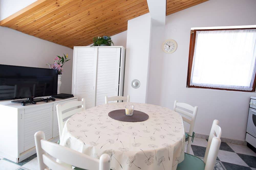 Entire apartment, One bedroom apartment with terrace and sea view Lokva Rogoznica, Omiš (A-19633-d) in Lokva Rogoznica, Split-Dalmatia