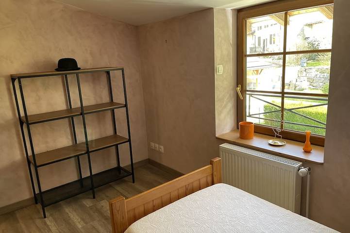 Appartement entier, Appartement de 68 m2 dans petit village tranquille, idéal pour ballade et vélo. in Salavre, Jura Francais