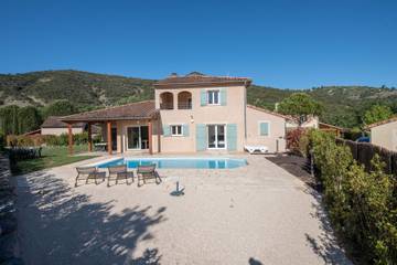 Villa pour 8 personnes, avec balcon ainsi que jardin et piscine à Vallon-Pont-d'Arc